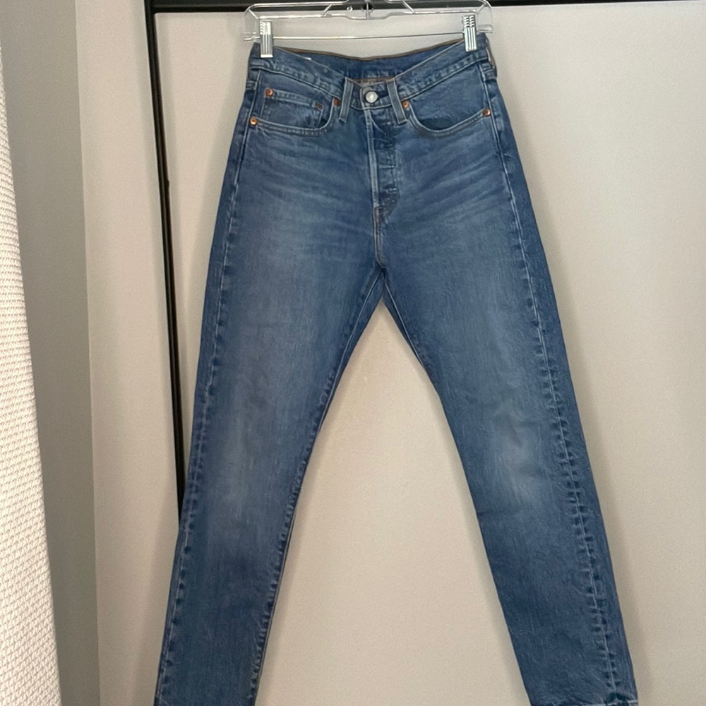 Medium wash Levi’s 501S
